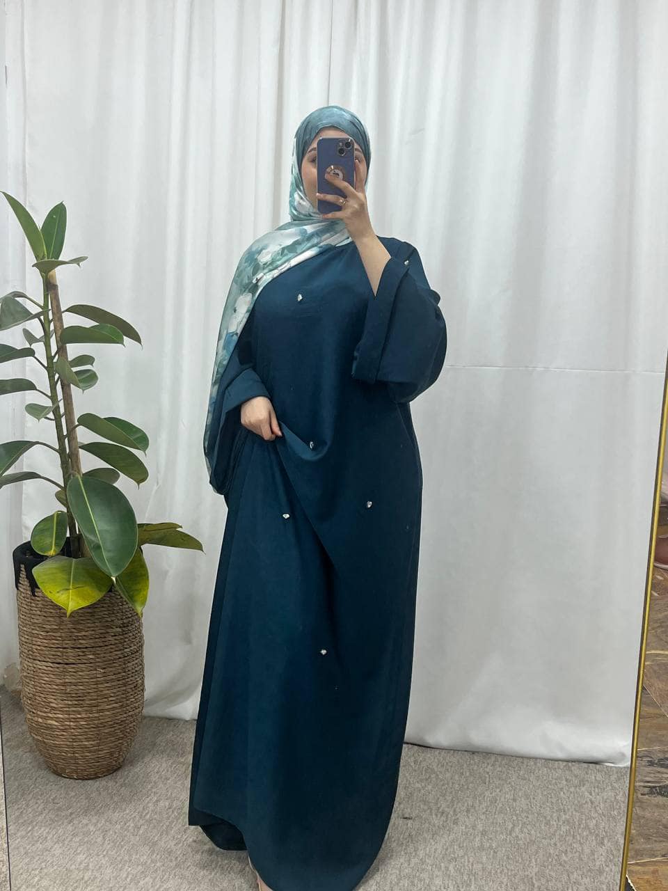 "عباية سامية "