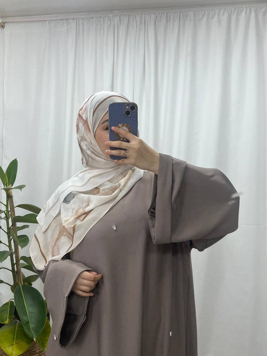 "عباية سامية "